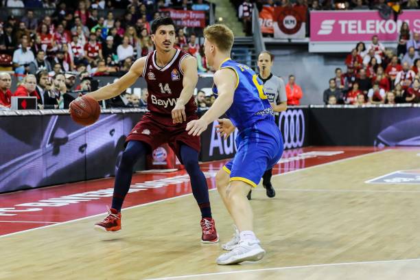 配合默契显 配合默契显