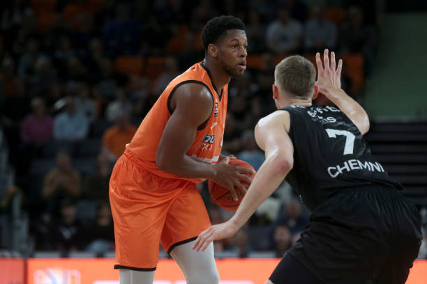 无论场上还 无论场上还